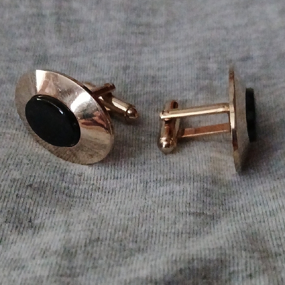 Gold and Black Cufflinks - Picture 2 of 7